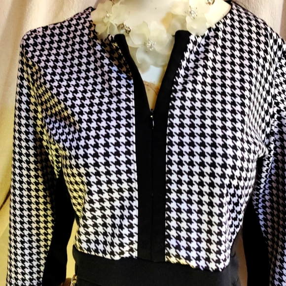 NWOT Black and white houndstooth dress with zipper accent, size 12 💜💜💜 - Picture 2 of 7